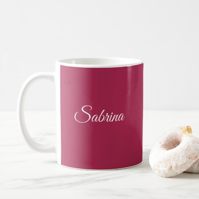 Monogramm minimalistisches Kirschrosarot Kaffeetasse (Mit Donut)