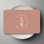 Monogramm, minimalistisches Rostbraungeschäft Visitenkarte<br><div class="desc">Minimalistische Monogramm-Visitenkarte - Rostbraun | Personalisiert für Coaches & Consultants und mehr. Erhöhen Sie Ihr berufliches Image mit dieser stilvollen, anpassbaren Visitenkarte. Mit einem minimalistischen Design in Rostbraun und eleganter Typografie strahlt diese Karte Professionalität und Eleganz aus. Perfekt für Trainer, Berater, Unternehmer und Freiberufler, die eine moderne und raffinierte Präsentation...</div>