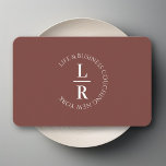 Monogramm, minimalistisches, rotes Geschäft Visitenkarte<br><div class="desc">Minimalistische Monogramm-Visitenkarte - Rot braun | Personalisiert für Coaches & Consultants und mehr. Erhöhen Sie Ihr berufliches Image mit dieser stilvollen, anpassbaren Visitenkarte. Mit einem minimalistischen Design in rot-braun und eleganter Typografie strahlt diese Karte Professionalität und Eleganz aus. Perfekt für Trainer, Berater, Unternehmer und Freiberufler, die eine moderne und raffinierte...</div>