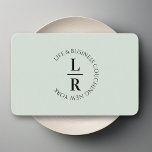 Monogramm, minimalistisches, weiches grünes Geschä Visitenkarte<br><div class="desc">Minimalistische Monogramm-Visitenkarte - Weichgrüne | Personalisiert für Coaches & Consultants und mehr. Erhöhen Sie Ihr berufliches Image mit dieser stilvollen, anpassbaren Visitenkarte. Mit einem minimalistischen Design in weichem Grün und eleganter Typografie strahlt diese Karte Professionalität und Eleganz aus. Perfekt für Trainer, Berater, Unternehmer und Freiberufler, die eine moderne und raffinierte...</div>