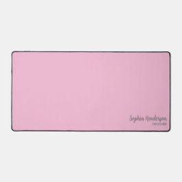 Monogramm mit einfachem Namen 2 Zeilen mit benutze Schreibtischunterlage