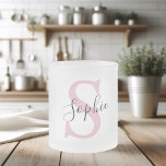 Monogramm mit neuem Personalisierten Namen Pink Mattglastasse<br><div class="desc">Monogramm mit neuem Personalisierten Namen Pink</div>