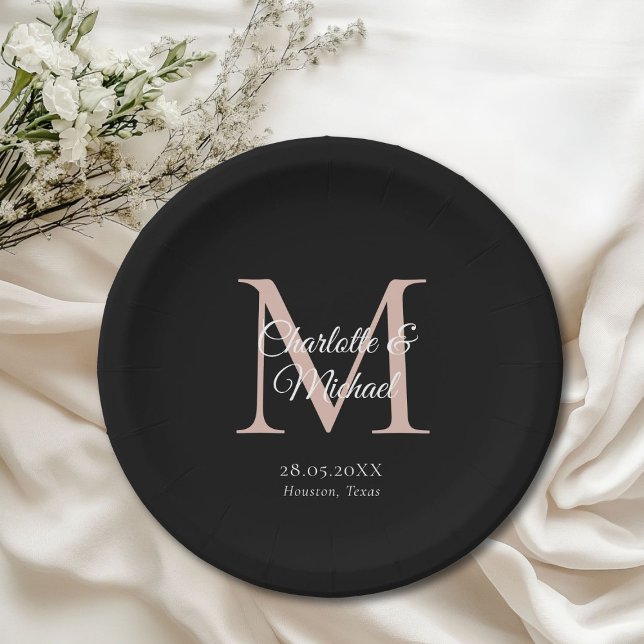 Monogramm Moderner Minimal Pappteller (Monogram Modern Minimal Wedding Paper Plates with your names and date.)