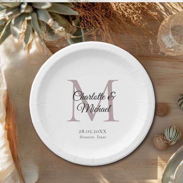 Monogramm Moderner Minimal Pappteller (Monogram Modern Minimal Wedding Paper Plates with your names and date.)