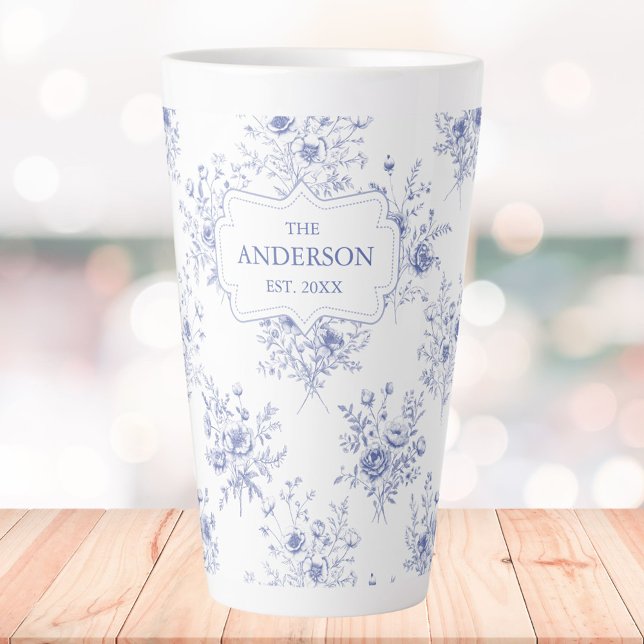 Monogramm Muster Klassische Blaue Blumen Milchtasse (In situ)