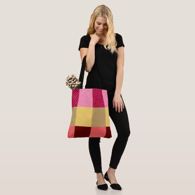 Monogramm Muster mit Punkten (Am Model)