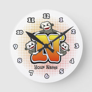 Monogramm N Sock Monkey-Uhr Runde Wanduhr