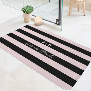 Monogramm-Name für Rosa und schwarze Streifen Badematte