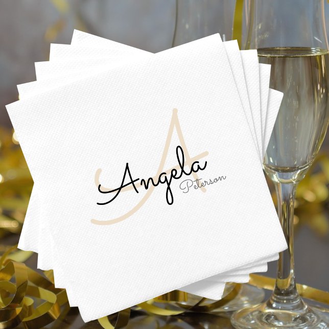 Monogramm (Name + Initial) auf weißer Norm Serviette (Von Creator hochgeladen)