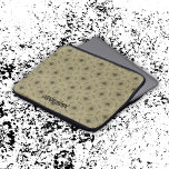 Monogramm Name Schwarz und Beige | Laptopschutzhülle<br><div class="desc">Schützen Sie Ihr Gerät stilvoll mit diesem schlanken Laptop-Ärmel mit einem raffinierten Schwarz-Beige-Muster und einem benutzerdefinierten Monogramm-Namen. Es ist sowohl für Funktionalität als auch Eleganz konzipiert und bietet ein komfortables und gepolstertes Interieur, um Ihren Laptop vor Kratzern und Stößen zu schützen. Leicht und langlebig, ideal für Arbeit, Schule oder Reisen,...</div>