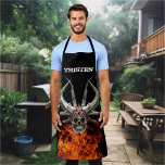 Monogramm Name Skull Flaming Fire Schürze<br><div class="desc">Dieses Design kann personalisiert werden, indem Sie die Option Anpassen auswählen, um Text hinzuzufügen oder andere Änderungen vorzunehmen. Wenn dieses Produkt die Möglichkeit hat, das Design auf einen anderen Gegenstand zu übertragen, stellen Sie bitte sicher, dass das Design bei Bedarf angepasst wird. Kontaktieren Sie mich unter colorflowcreations@gmail.com , wenn Sie...</div>