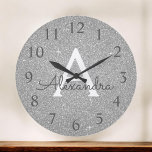 Monogramm-Name und Anfangsbuchstabe des Silver Spa Uhr<br><div class="desc">Silver Sparkle Glitzer Monogramm Name und erste Serving Wall Uhr. Die Wall-Uhr ist das perfekte Geschenk für jemanden,  der Lieben funkeln und Glitzer.</div>