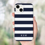 Monogramm Navy Blue und White Classic Stripes Case-Mate iPhone 14 Hülle<br><div class="desc">Schützen Sie Ihr Handy stilvoll mit diesem klassisch gestreiften iPhone-Gehäuse, mit zeitlosen Streifen und einem personalisierten Namen oder Monogramm für eine anspruchsvolle Touch. Wählen Sie aus einer Vielzahl von Farben und Schriftart, um Ihre Ästhetik zu gestalten, egal ob Sie fett, pastellfarben oder neutral sind. Dieses Gehäuse wurde für Langlebigkeit und...</div>