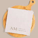 Monogramm Personalisiert rosa Initial und Name Geschirrtuch<br><div class="desc">Fügen Sie Ihrem Bad oder Strandtag eine Touch Eleganz mit unserem Personalisierten Pastel Pink Handtuch Minimalistisch Monogram hinzu. Dieses luxuriöse Handtuch mit einem weichen pastellrosa Hintergrund ist mit einem eleganten Monogramm-Vorgeschmack geschmückt und Ihr individuelle Name in einem modernen Schriftart. Dieses Handtuch ist perfekt für den täglichen Gebrauch, für Sportsendungen oder...</div>