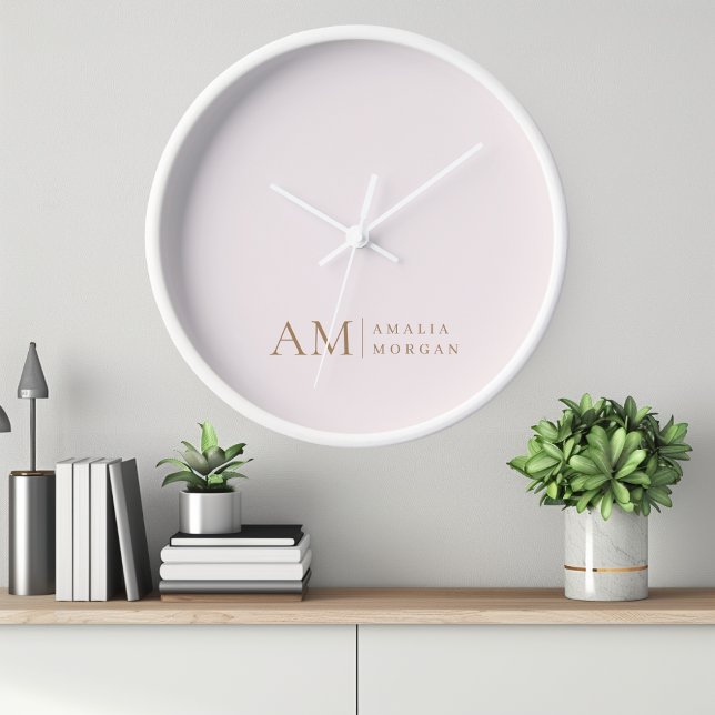 Monogramm Personalisiert rosa Initial und Name Uhr (Von Creator hochgeladen)