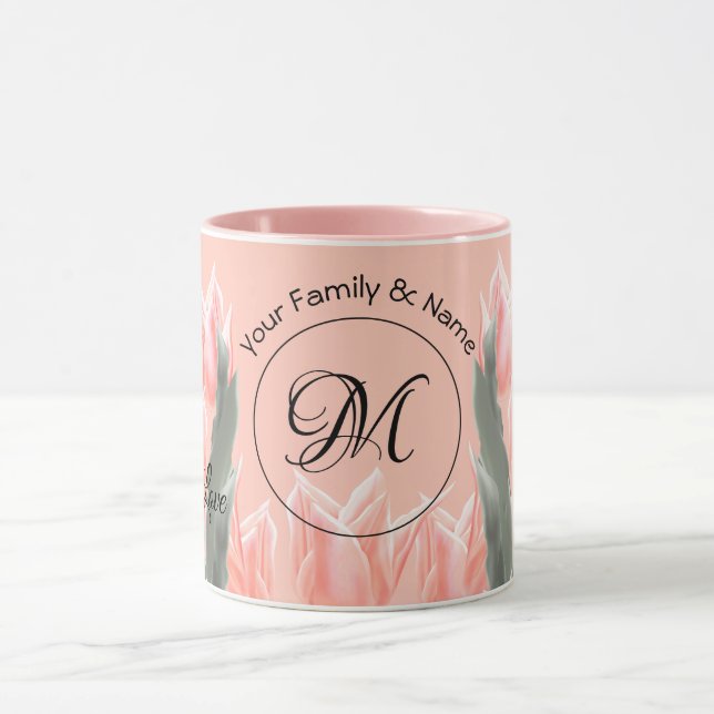 Monogramm-Pfirsichfarben mit elegantem Familiennam Tasse (Zentrum)