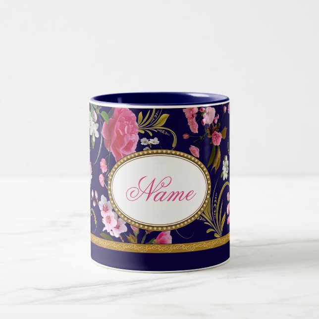 Monogramm-rosa Blumen Zweifarbige Tasse (Mittel)