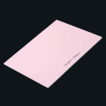 Monogramm Rosa | Moderne Minimalistische Weibchen Notizblock<br><div class="desc">Ein einfaches,  individuelles Monogramm-Design mit einer modernen,  minimalistisch handgeschriebenen Skripttypografie in schwarz auf elegantem,  rot-rosa Hintergrund. Der Name des Monogramms kann leicht personalisiert werden. Das perfekt persönliche Geschenk oder Accessoire für jeden Anlass!</div>