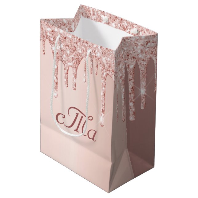 Monogramm Rose Gold Glitzer Rosa Funkeln Hochzeit Mittlere Geschenktüte (Vorderseite Schrägansicht)