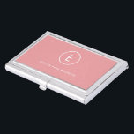 Monogramm Rose Pink Feminine Girly Minimal Visitenkarten Dose<br><div class="desc">Ein einfaches Monogramm-Design mit moderner Typografie in Weiß auf einem rot-rosa Hintergrund. Das Design besteht aus einem Single-Initial-Monogramm mit minimalistischem Rundkreisrand. Der Text kann leicht an den Anzug Ihrer Bedürfnisse für das perfekt angepasste Geschenk- oder Schreibwarenzubehör angepasst werden!</div>