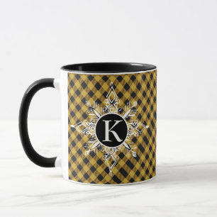 Monogramm-Schneeflocke auf kariertem Becher Tasse
