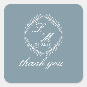 Monogramm-Schrift-Zweig Staubblau-Hochzeit Quadratischer Aufkleber