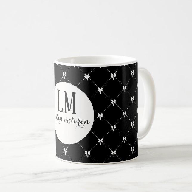 Monogramm Schwarz & Weiß Schriftzug Bogen Kaffeetasse (VorderseiteRechts)