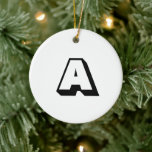 Monogramm Schwarz-Weiß-Zoll-Erstweihnacht Keramik Ornament<br><div class="desc">Monogram Black & White Custom Initial Letter niedlich Moderne Weihnachtsverzierung Keramik</div>