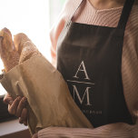 Monogramm Schwarze Personalisierte Schürze<br><div class="desc">Kochen Sie stilvoll mit dieser Monogram Black Personalisierte Schürze. Diese Schürze mit einem eleganten schwarzen Design und einem anpassbaren Monogramm verleiht jeder Küche eine Touch von Eleganz. Er ist aus langlebigen und hochwertigen Materialien gefertigt und bietet Komfort und Schutz. Er eignet sich sowohl für Amateure als auch für berufliche Koch....</div>