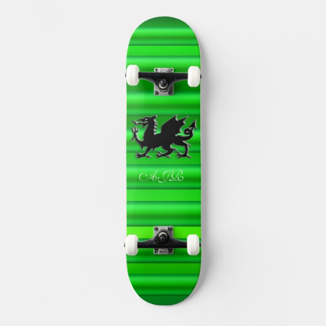 Monogramm, Schwarzer Drache auf grünem Metalleffek Skateboard (Vorderseite)