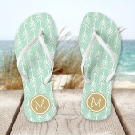 Monogramm Seeoam und Gold Arrows Flip Flops<br><div class="desc">Maßgeschneiderte,  bedruckte Flop-Sandalen mit einem trendigen Pfeilmuster und einem eigenen Monogramm oder einem anderen Text in einem Kreis-Rahmen. Klicken Sie auf Anpassen,  um Schriftart und Farben zu ändern oder eigene Bilder hinzuzufügen,  um ein einzigartiges Design zu erstellen!</div>