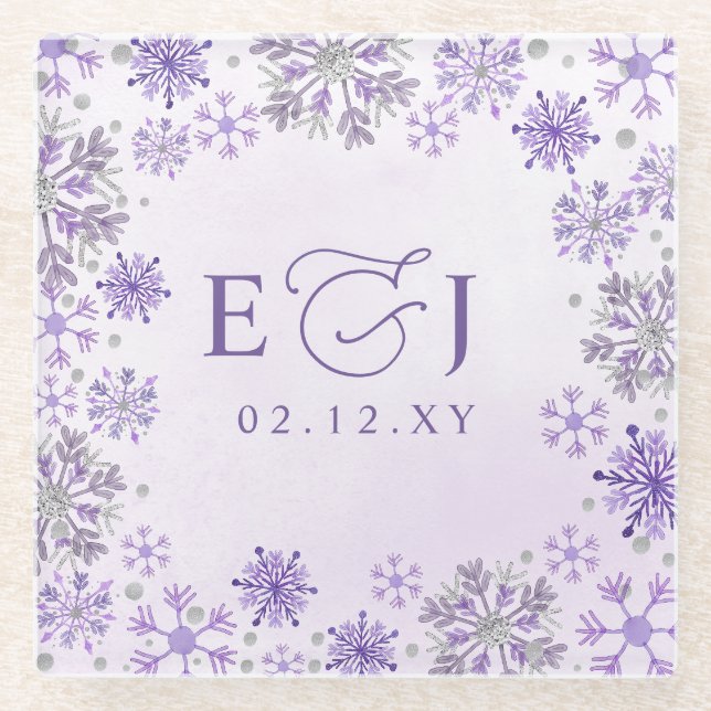 Monogramm Silber Lila Schneeflocken Winterhochzeit Glasuntersetzer (Vorderseite)