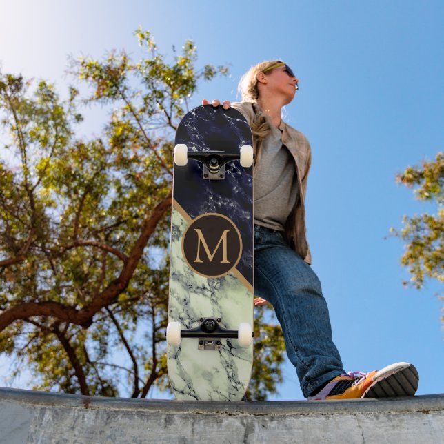 Monogramm-Skateboard mit Schwarz-weißem Marmor Skateboard (Außenbereich 1)