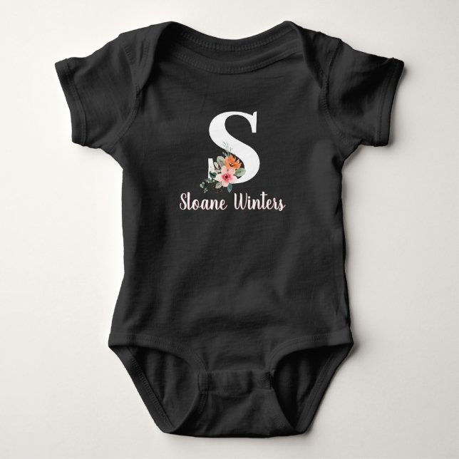 Monogramm Skriptname Rosa Florweißer Text Baby Strampler (Vorderseite)