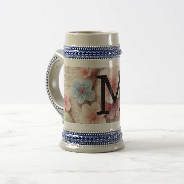 Monogramm Spitze Blütenpinke Pastellblüte Bierglas (Vorderseite Links)