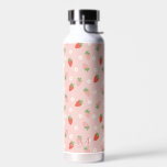 Monogramm süße Rosa und rote Erdbeeren Trinkflasche<br><div class="desc">Mit unserem boho chic Strawberries Vakuumspritze mit Wasser! Die 18/8 Edelstahlflasche aus roten und rosafarbenen Erdbeeren mit feinen, weißen Blume ist ideal für Groß und Klein. Personalisieren Sie es mit einem Monogramm für eine besondere Touch. Bleibe erfrischend und stilvoll mit dieser niedlichen Erdbeeren Wasser Flasche! c) das Happy Cat Studio....</div>
