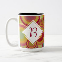 Monogramm-Tasse mit hellen, farbigen Rings & Circl