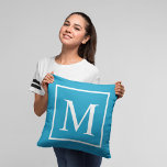 Monogramm Türkisblau anpassen Kissen<br><div class="desc">Passen Sie das Monogramm auf dem türkisblauen Kissen an. Das Monogramm ist in 100% Polyester und in A-Baumwolle erhältlich und wird nach Wunsch durch das Monogramm ersetzt. Wählen Sie das gewünschte Material aus.</div>