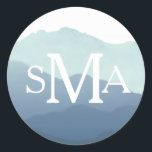 Monogramm-Umschlag Aufkleber für den Mountain Rang<br><div class="desc">Elegantes Hochzeitsdesign mit handbemaltem,  wasserfarbenem Berglandschaftsdesign von Shelby Allison. Dieses Design ist derzeit in blau,  braun,  grün und lila erhältlich.</div>