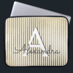 Monogramm und erste Streifen mit weißem und goldfa Laptopschutzhülle<br><div class="desc">White & Gold Foil Streifen Monogram & Initial Case. Dieser Fall kann so angepasst werden,  dass er Ihren Anfangs- und Vornamen enthält.</div>