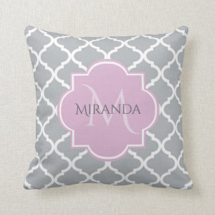 Monogramm und Name der Girly Gray Quatrefolie Kissen