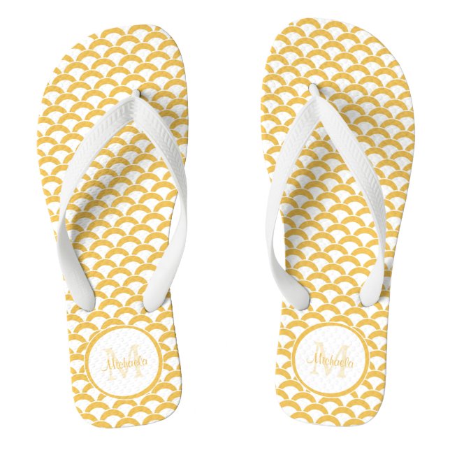 Monogramm und Name der modernen gelben und weißen  Flip Flops (Fußbett)