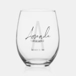 Monogramm und Name der modernen Personalisierten B Weinglas Ohne Stiel<br><div class="desc">Moderne Personalisierte Bridesmaid's Monogram and Name Gifts Dieses Design zeichnet sich durch den personalisierten Namen einer Brautjungfrau aus, die im Stil eines modernen, grauen handgeschriebenen Schriftartes und in Monogramm in einem hellgrauen, modernen Sans Serif-Schriftart als Hintergrund steht. Hochzeitdetails sind in einem grau-modernen Sans Serif Schriftart Stil gehalten. Auch perfekt für...</div>