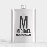 Monogramm und Name des personalisierten Trauzeugen Flachmann<br><div class="desc">Moderne Minimalistische Personalisierte Monogramm- und Namensgeschenke Dieses Design zeichnet sich durch das Monogramm,  den Namen und den Titel des personalisierten Trauzeugen im modernen Schwarz-Sans-Serif-Schriftart-Stil aus. Auch perfekt für Trauzeuge und mehr.</div>