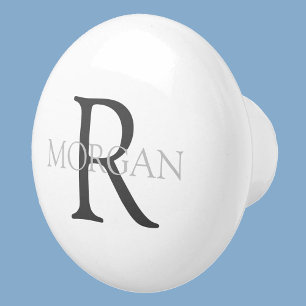 Monogramm und Name, klassisch weiß mit grauem Text Keramikknauf