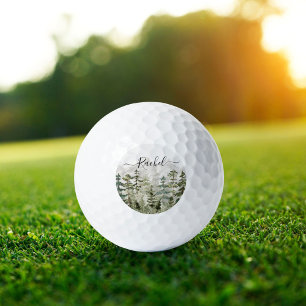 Monogramm-Wasserfarbe Grüner Kiefernwald auf dem B Golfball