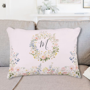 Monogramm-Wasserfarbe Rosa Blaue Blumen Floral Dekokissen