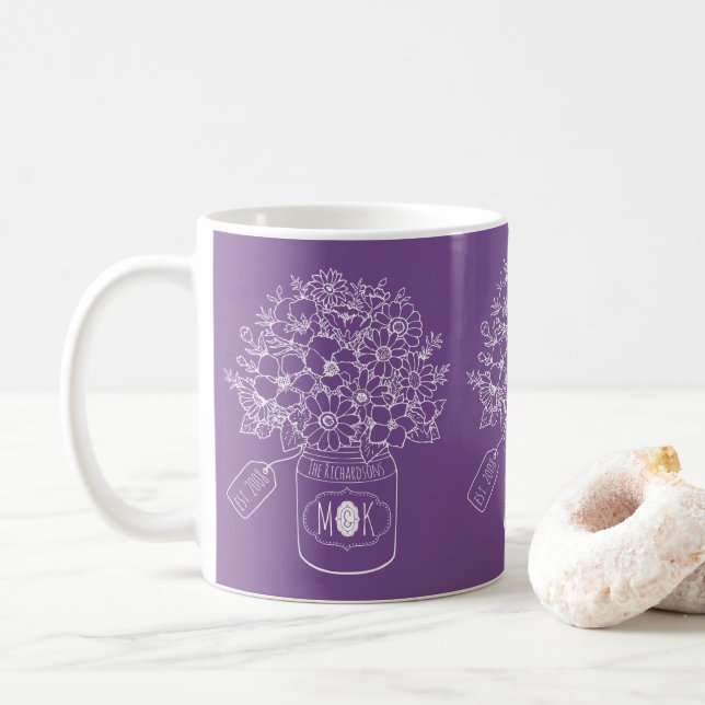 Monogramm-Wildblumen-Blumenstrauß Tasse (Mit Donut)
