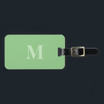 Monogramme zeigen Green Black Gastgeschenk-Geschen Gepäckanhänger<br><div class="desc">Mit Monogramm Anfangs- und auch persönliche Daten wie Name,  Adresse,  Telefonnummer und E-Mail,  die Sie bearbeiten können. Mit schlichtem,  elegantem und trendigem Weiß-Grün- und Schwarzhintergrund können Sie die Farbe ändern,  wenn Sie möchten.</div>