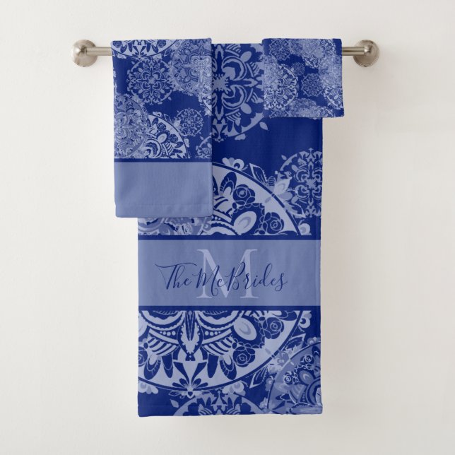 Monogrammierte Blaue Boho Moody Mandalas Badhandtuch Set (Insitu)